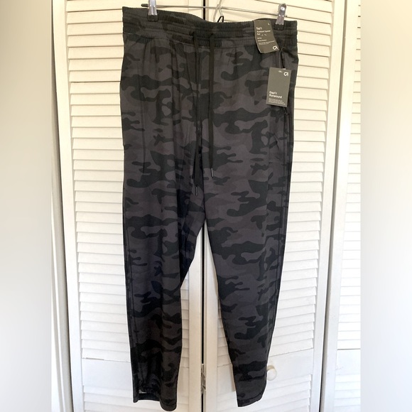 GAP Pants - GAP fit runaround tapered pant Large